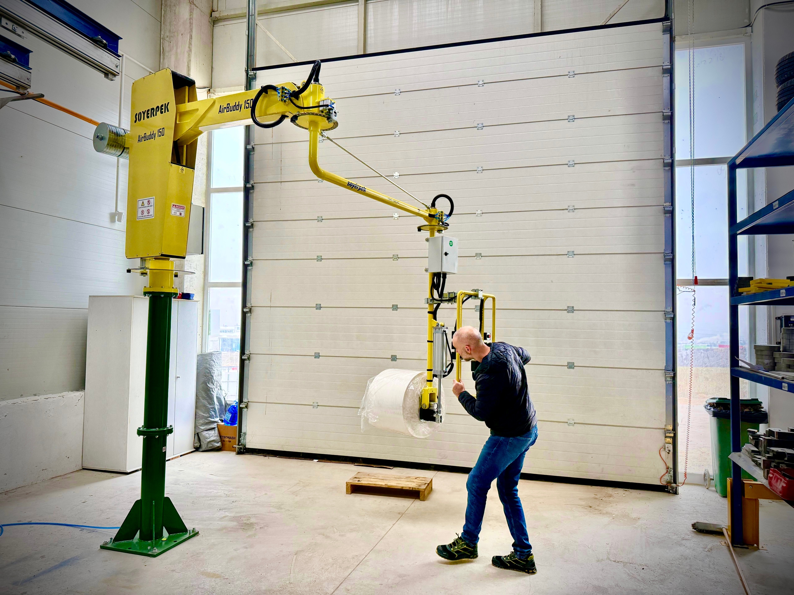 Hook transport machine side view